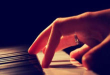 鏖战三小时 英国女将艾玛止步新加坡网球公开赛首圈.